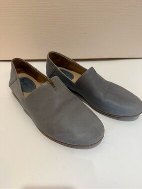 boc Grey Slip-On Leather Women's Loafers size 7